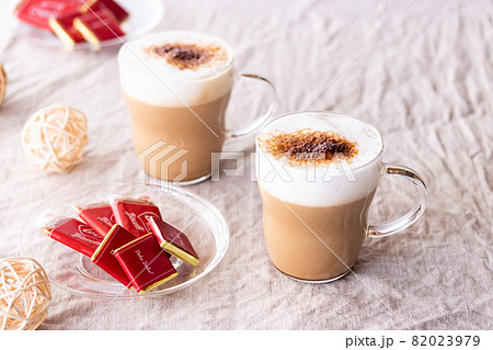 カフェラテでコーヒータイム 82023979