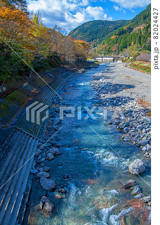 神流川ラブリバーエリア 神流川公園 秋の風景 紅葉の季節 神流川ラブリバーエリア 神流川公園 秋の風景 紅葉の季節 82024427