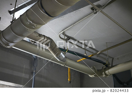地下駐車場のダクト 82024433