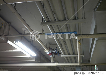 地下駐車場のダクト 82024435