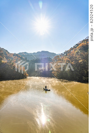 【千葉県 君津市】紅葉名所の亀山湖 【千葉県 君津市】紅葉名所の亀山湖 82024520