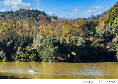 【千葉県 君津市】紅葉名所の亀山湖 【千葉県 君津市】紅葉名所の亀山湖 82024542