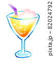 三角グラスのジュース　ソーダ　サイダー　水彩イラスト　黄色 82024792