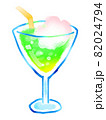 三角グラスのジュース　ソーダ　サイダー　水彩イラスト　緑 82024794