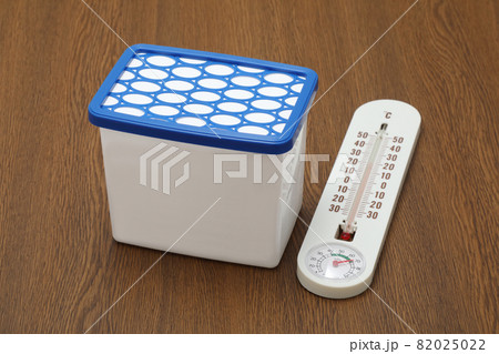 湿気とりと湿度計 82025022