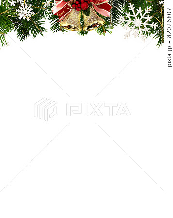 もみの木に飾りつけたクリスマスの背景素材 もみの木に飾りつけたクリスマスの背景素材 82026807