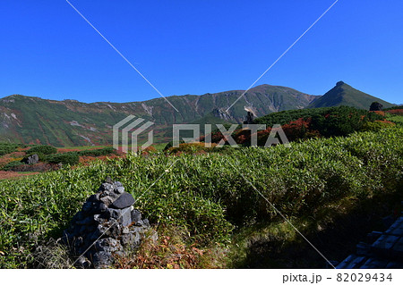 旭岳裾合分岐、当麻岳、安足間岳、大塚、小塚遠望 旭岳裾合分岐、当麻岳、安足間岳、大塚、小塚遠望 82029434