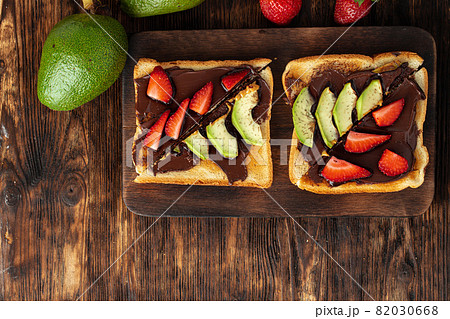 French toasts with peanut butter and fruit pieces 82030668