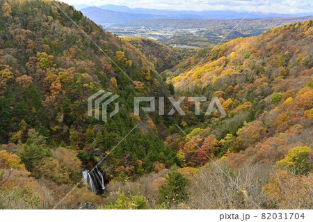 紅葉の蓼科高原横谷峡の王滝 82031704