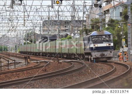 鉄道貨物輸送の大動脈 東海道本線 夙川カーブの朝 鉄道貨物輸送の大動脈 東海道本線 夙川カーブの朝 82031974