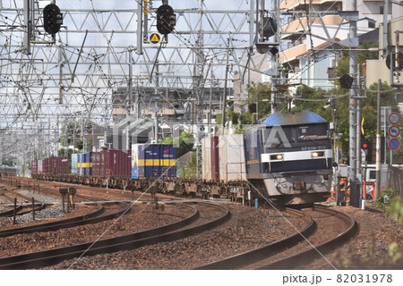 鉄道貨物輸送の大動脈 東海道本線 夙川カーブの朝 鉄道貨物輸送の大動脈 東海道本線 夙川カーブの朝 82031978