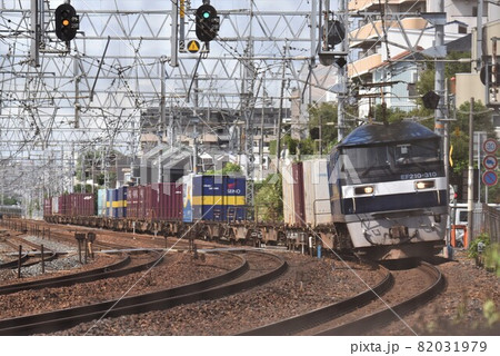 鉄道貨物輸送の大動脈　東海道本線　夙川カーブの朝 82031979