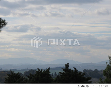 Cloudy landscape 82033256