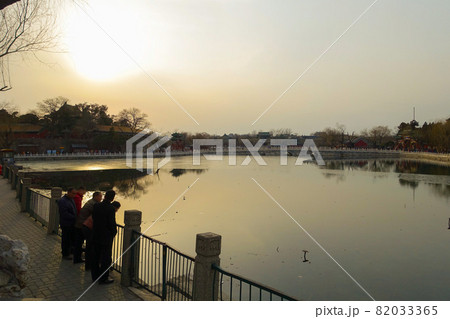 中国 北京の北海公園の美しい風景 中国 北京の北海公園の美しい風景 82033365
