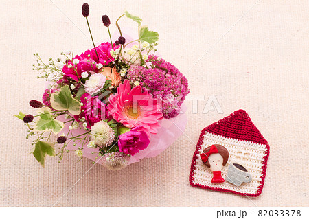 ピンクの花束　お祝い　お誕生日　おうち時間　女の子 82033378