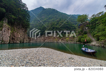 瀞峡の光景 川舟かわせみ 奈良県吉野郡十津川村 瀞峡の光景 川舟かわせみ 奈良県吉野郡十津川村 82034060