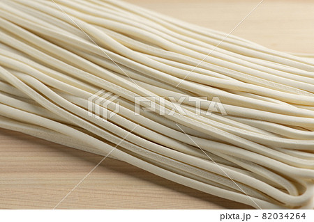 うどんの麺 82034264