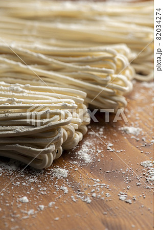 うどんの麺 82034274