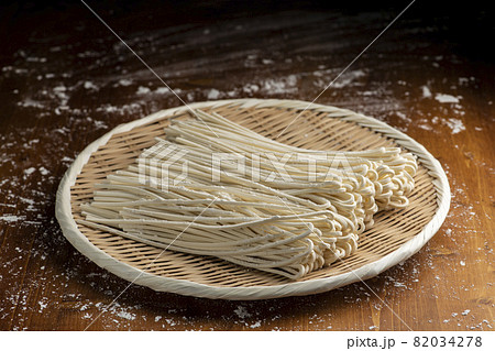 うどんの麺 82034278