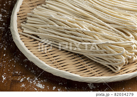 うどんの麺 うどんの麺 82034279