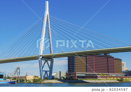 海遊館前の天保山岸壁から天保山大橋を望む【2021年09月上旬】 海遊館前の天保山岸壁から天保山大橋を望む【2021年09月上旬】 82034597
