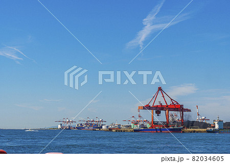 晴天の大阪港　海遊館前の天保山岸壁から【2021年09月上旬】 82034605