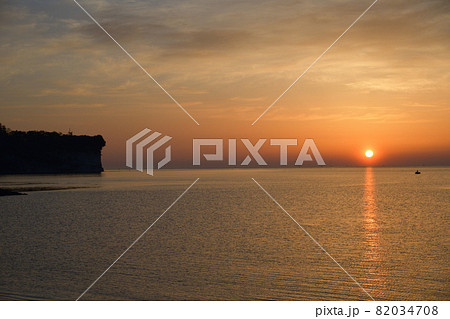 早朝の氷見港 82034708