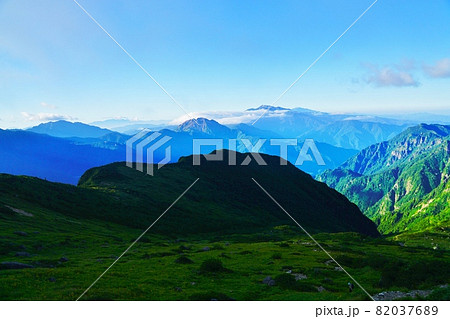 北アルプス　笠ヶ岳　笠新道から見る焼岳方面 82037689