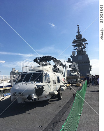 ヘリコプター搭載護衛艦「かが」大阪港着岸 82038845