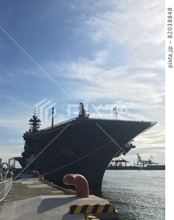 ヘリコプター搭載護衛艦「かが」大阪港着岸 82038848