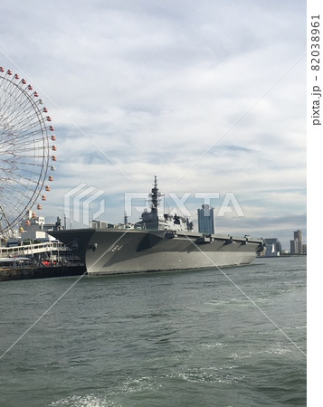 ヘリコプター搭載護衛艦「かが」大阪港着岸 82038961