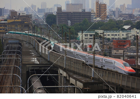 東京の街を駆け抜ける新幹線 E6系 E5系 東京の街を駆け抜ける新幹線 E6系 E5系 82040641