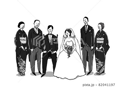 新郎新婦と親族、両親、（花嫁：ドレス1　女性：和装）洋装、ウエディングドレス、結婚、ウエディング 82041197