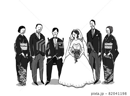 新郎新婦と親族、両親、（花嫁：ドレス2　女性：和装）洋装、ウエディングドレス、結婚、ウエディング 82041198