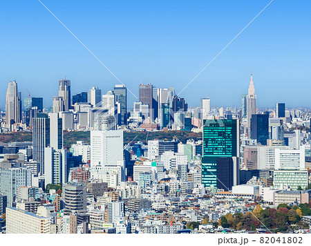 東京　新宿副都心の高層ビル 82041802