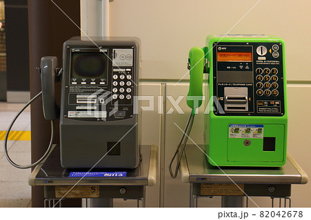 東京都台東区上野の上野駅の日本のデジタル公衆電話機MC-3PNC　公衆電話機（国際通話対応型） 82042678