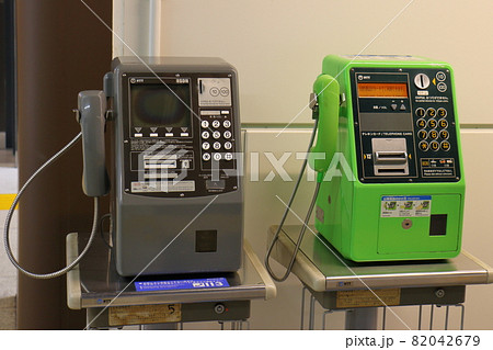 東京都台東区上野の上野駅の日本のデジタル公衆電話機MC-3PNC 公衆電話機(国際通話対応型) 東京都台東区上野の上野駅の日本のデジタル公衆電話機MC-3PNC 公衆電話機(国際通話対応型) 82042679