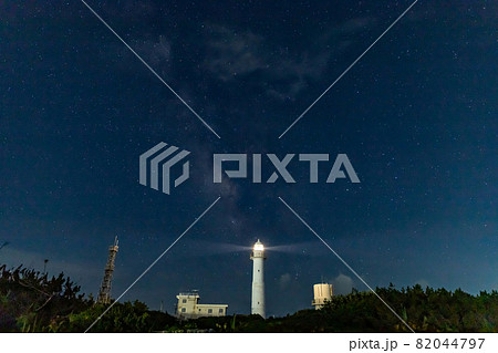 舳倉島の夜 灯台と夜空 舳倉島の夜 灯台と夜空 82044797