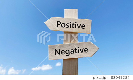 道しるべと青空_2方向_真ん中_PositiveとNegative文字入り 道しるべと青空_2方向_真ん中_PositiveとNegative文字入り 82045284