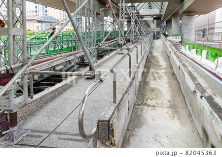 動く歩道(オートウォーク)の改築工事 横浜みなとみらい 動く歩道(オートウォーク)の改築工事 横浜みなとみらい 82045363