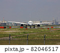 着陸した飛行機 82046517