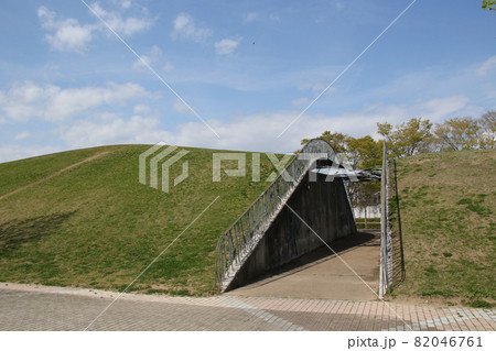 三田市　平谷川緑地から駒ヶ谷運動公園に向かう通り 82046761