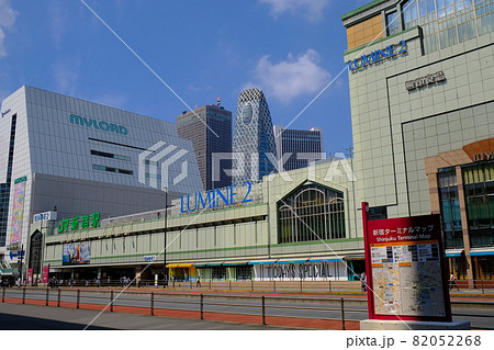 JR新宿駅南口と甲州街道 82052268