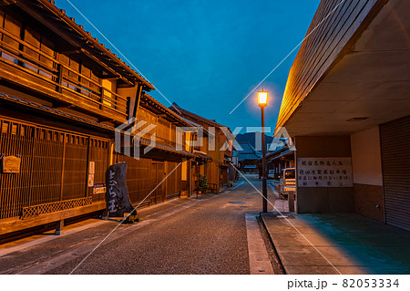 三重県亀山市　東海道関宿のまちなみの中の和菓子屋志ら玉 82053334