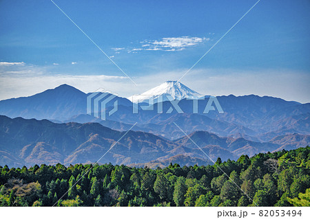 高尾山から小仏城山への登山道 一丁平から眺望する富士山 11月下旬 高尾山から小仏城山への登山道 一丁平から眺望する富士山 11月下旬 82053494