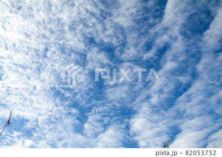 雲の造形とアンテナによる地上波イメージ 雲の造形とアンテナによる地上波イメージ 82053752