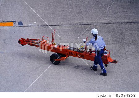 女性のグランドハンドリング 82054858