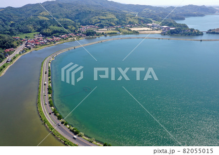 島根県の中海の美保関八束松江線の空撮 島根県の中海の美保関八束松江線の空撮 82055015