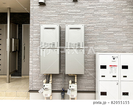 省エネ型ガス給湯器と宅配ボックス 省エネ型ガス給湯器と宅配ボックス 82055155