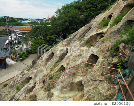 埼玉県吉見町にある古墳時代の横穴墓群・吉見百穴 82056130